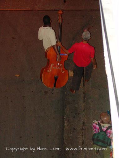 2004 Cuba, Santiago de Cuba, Casa de la Musica, DSC01297 B_B720